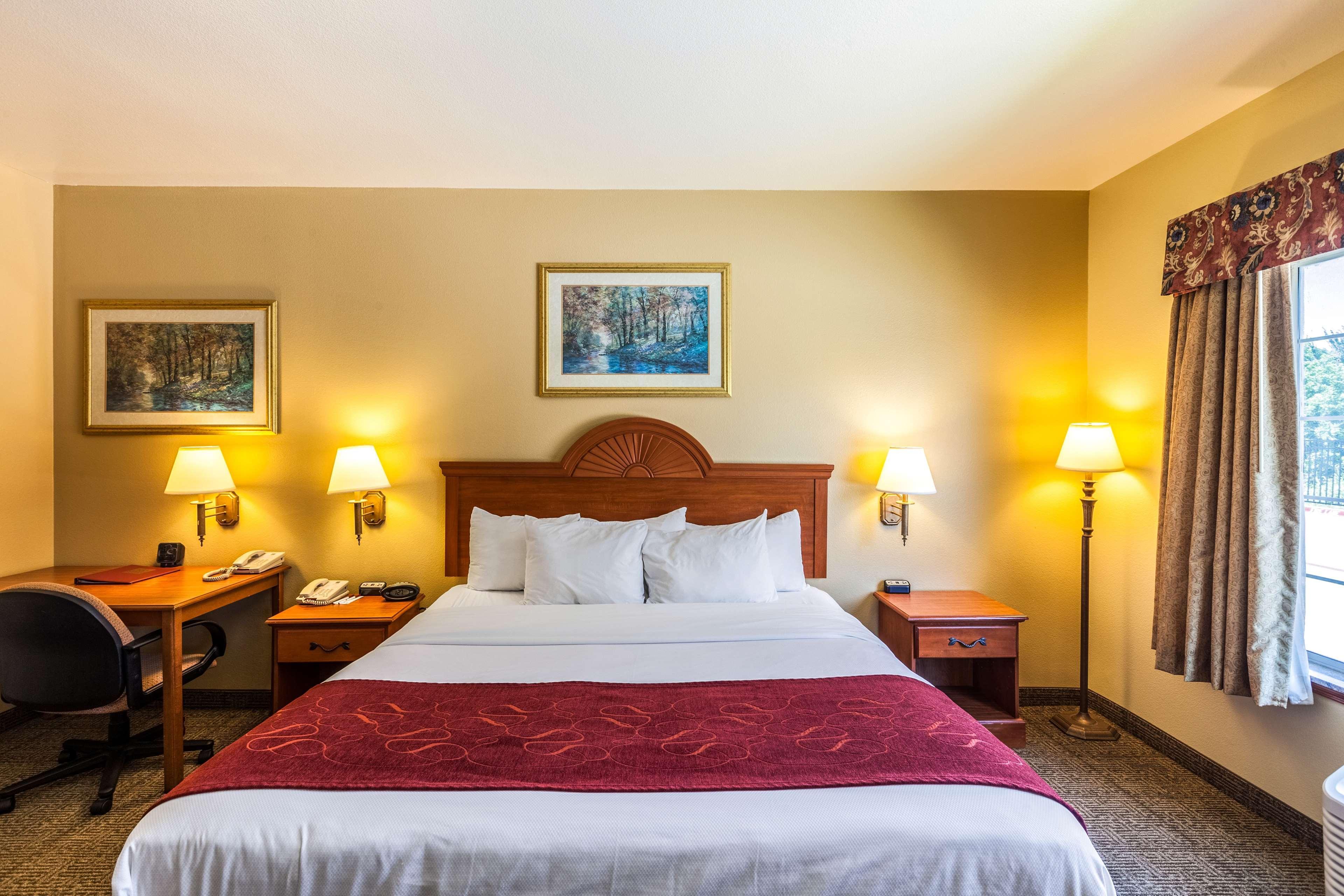 Surestay Plus Hotel By Best Western Мескит Экстерьер фото