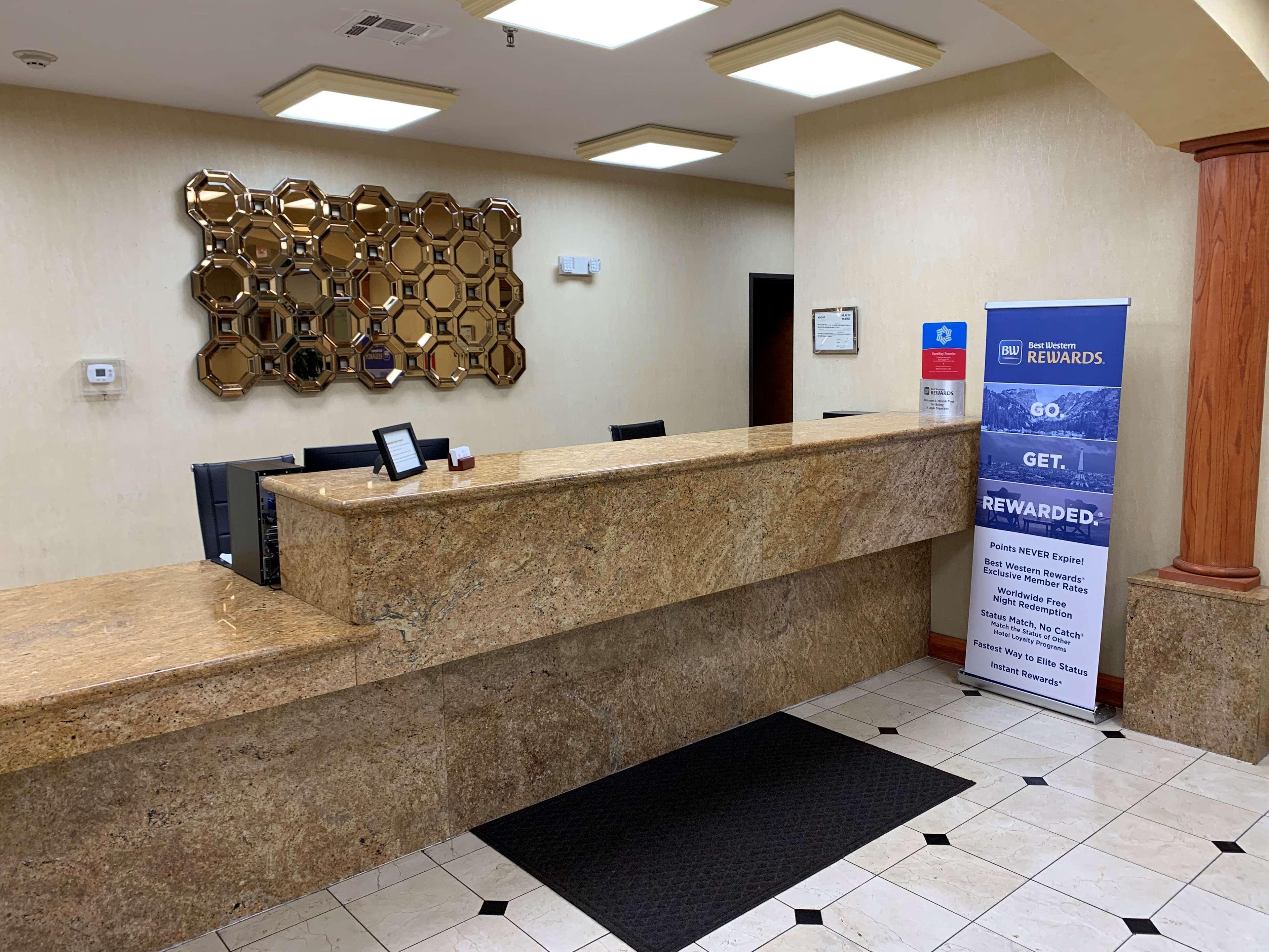 Surestay Plus Hotel By Best Western Мескит Экстерьер фото