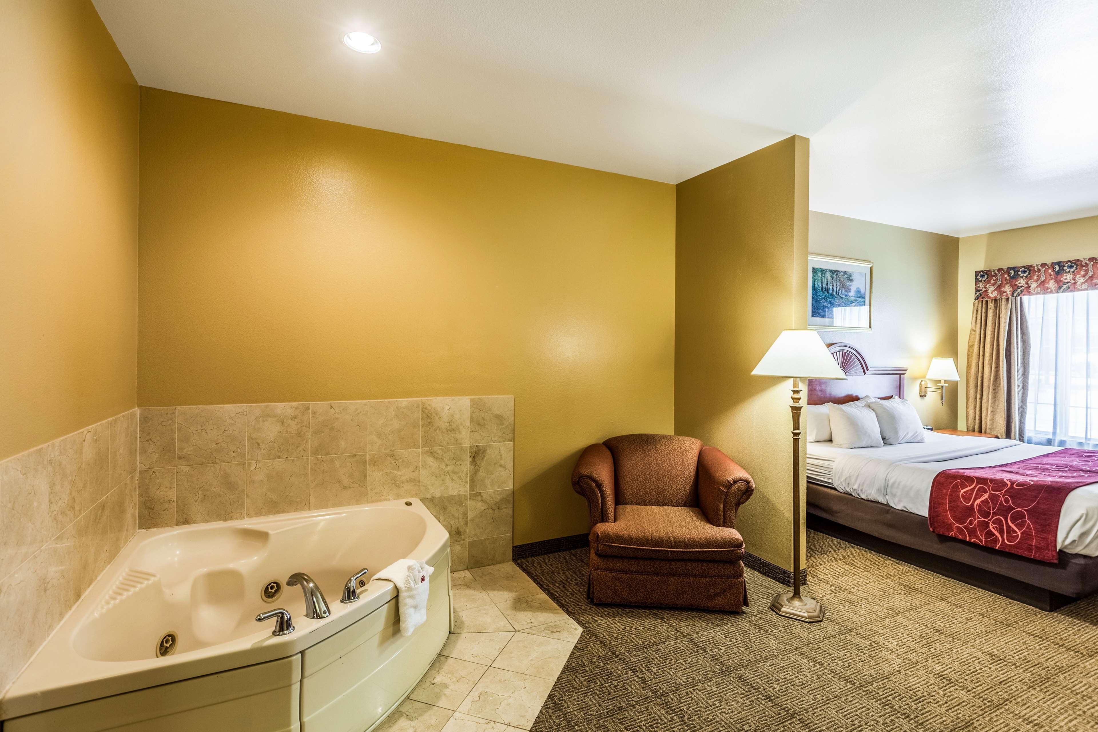 Surestay Plus Hotel By Best Western Мескит Экстерьер фото