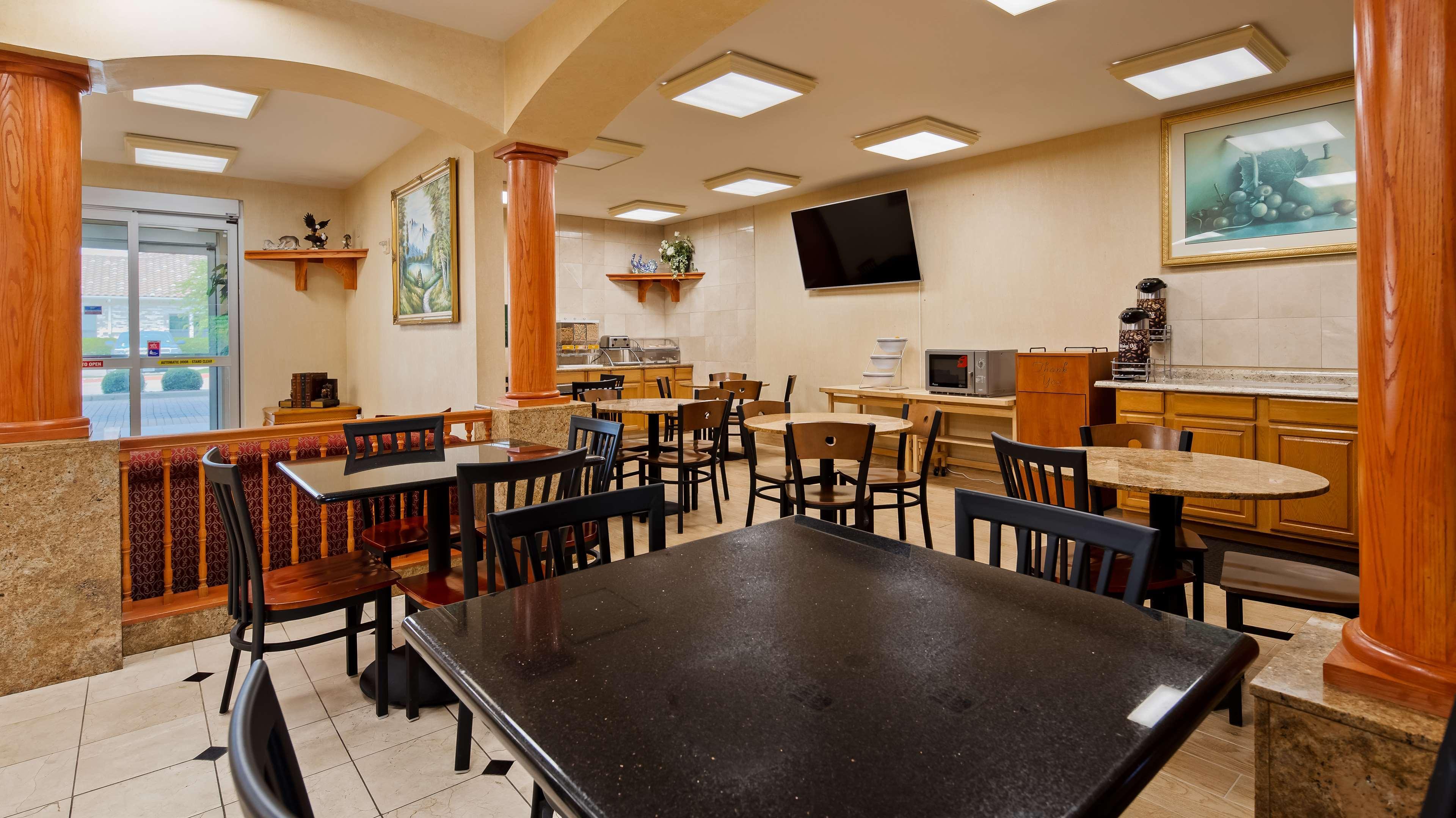 Surestay Plus Hotel By Best Western Мескит Экстерьер фото