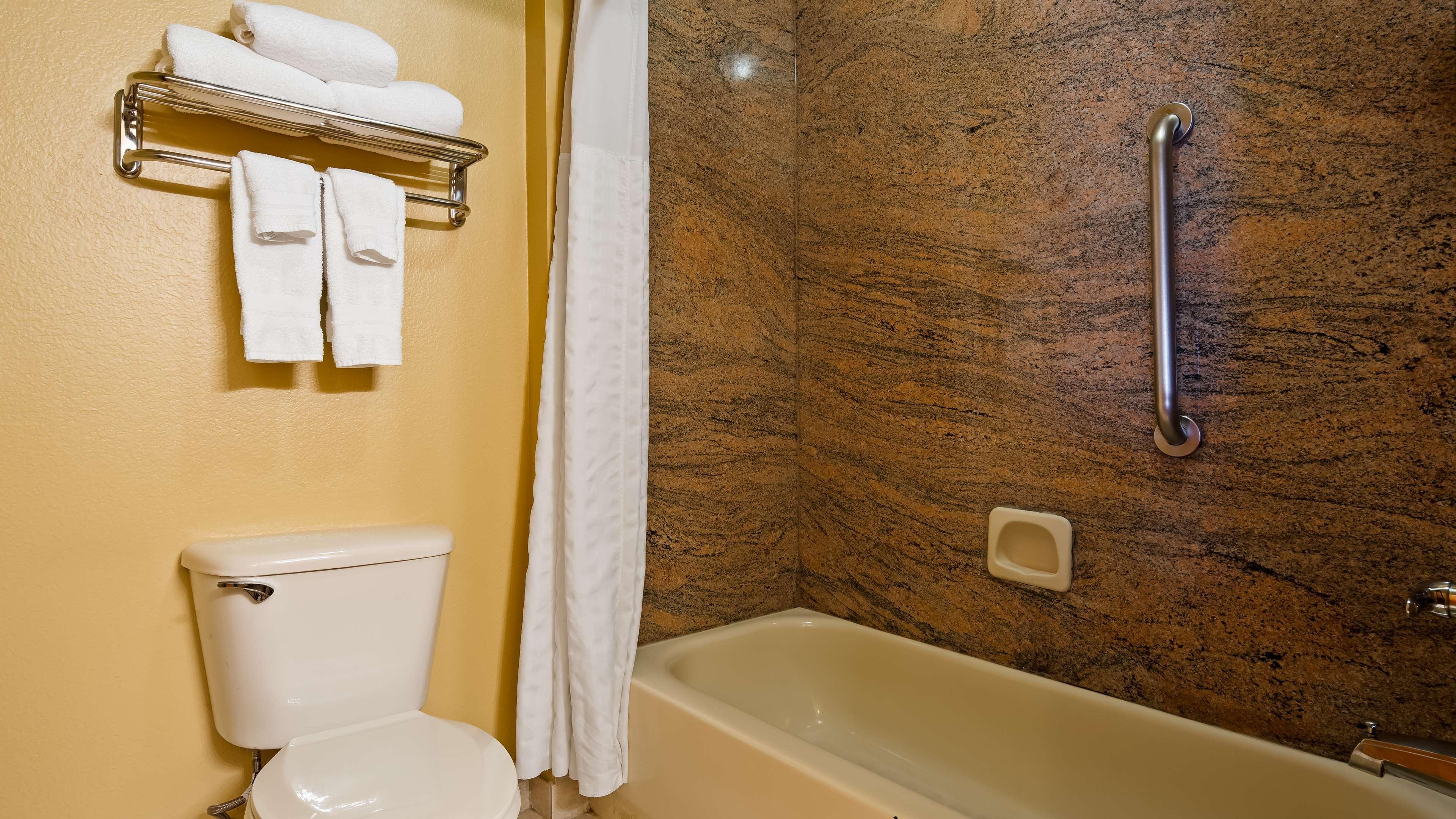 Surestay Plus Hotel By Best Western Мескит Экстерьер фото